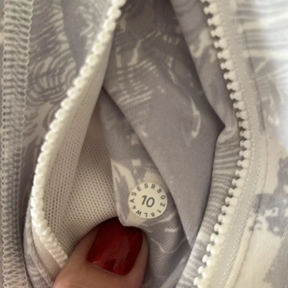 Lululemon define jacket size 10 gently worn great condition - Picture 3 of 6